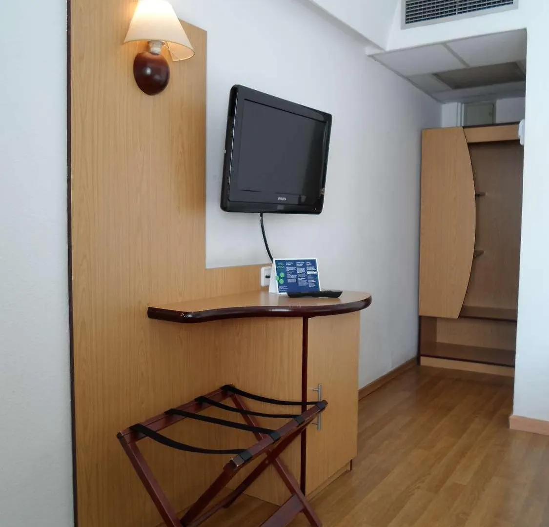 ברברה דה ואייס Travelodge Barcelona Del Valles מלון